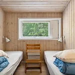 Deni - 800m From The Sea By Interhome